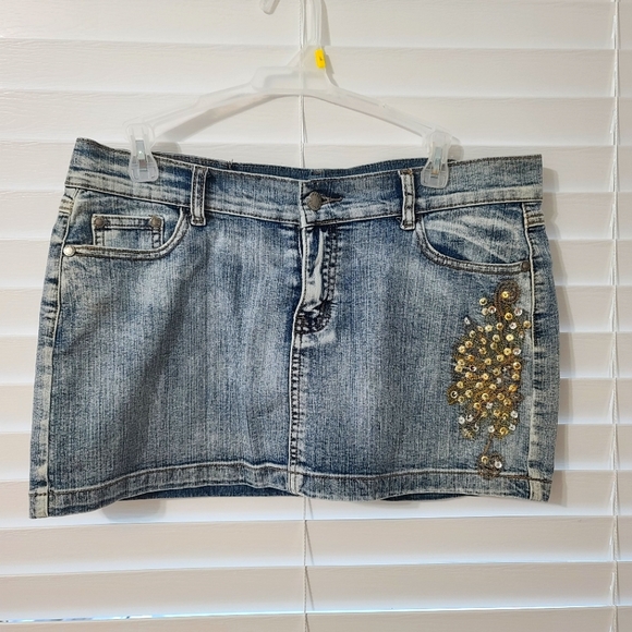 3/$12 or 5/$17⭐️Jean Mini Skirt - Picture 1 of 5